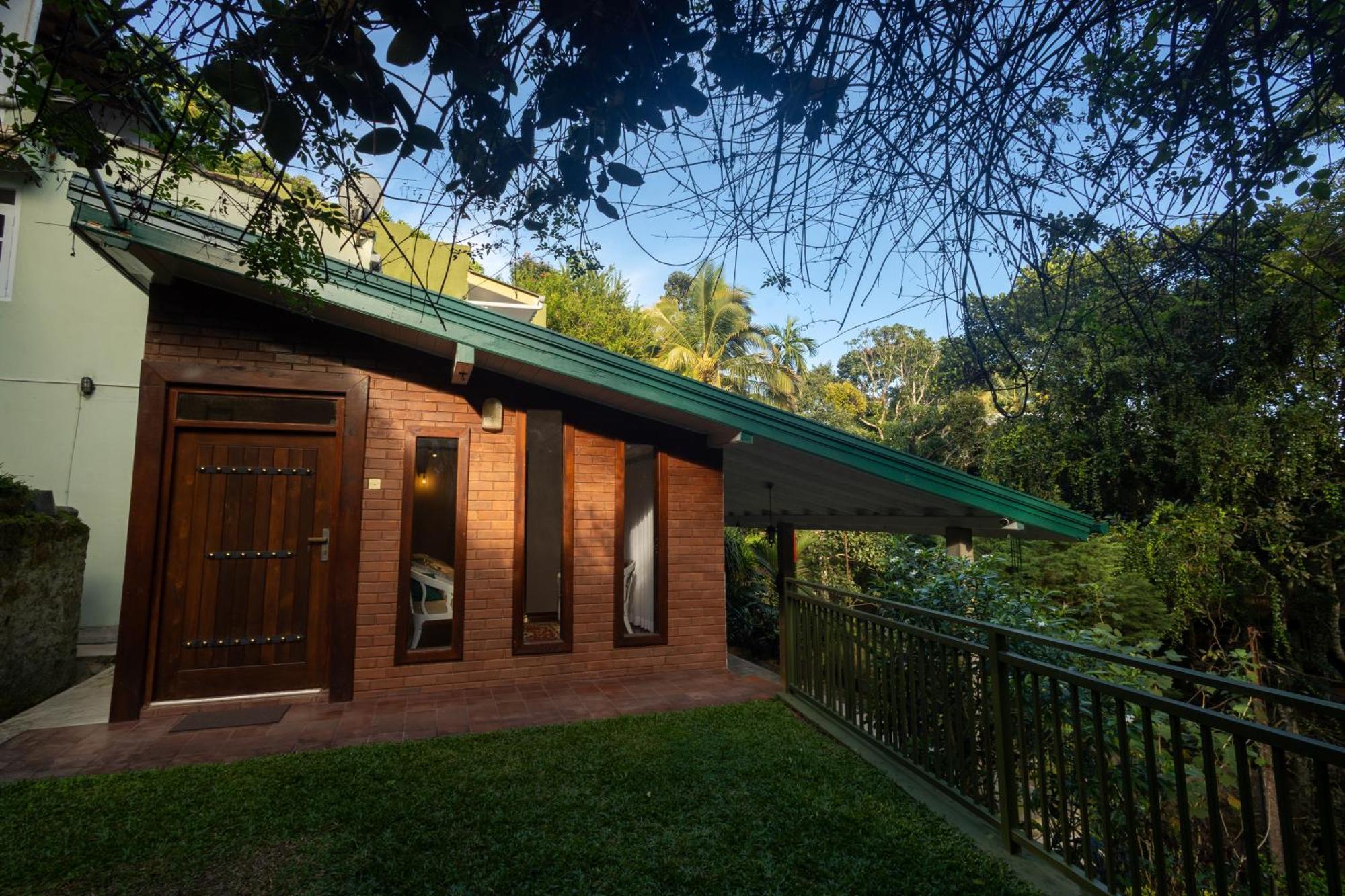 Greenwood Edge Kandy Exterior photo